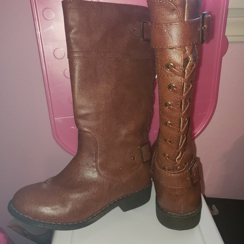 brown boots